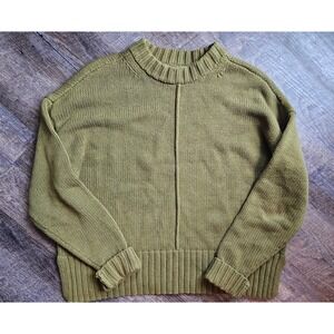 A new Day sweater size small VGUC olive green color